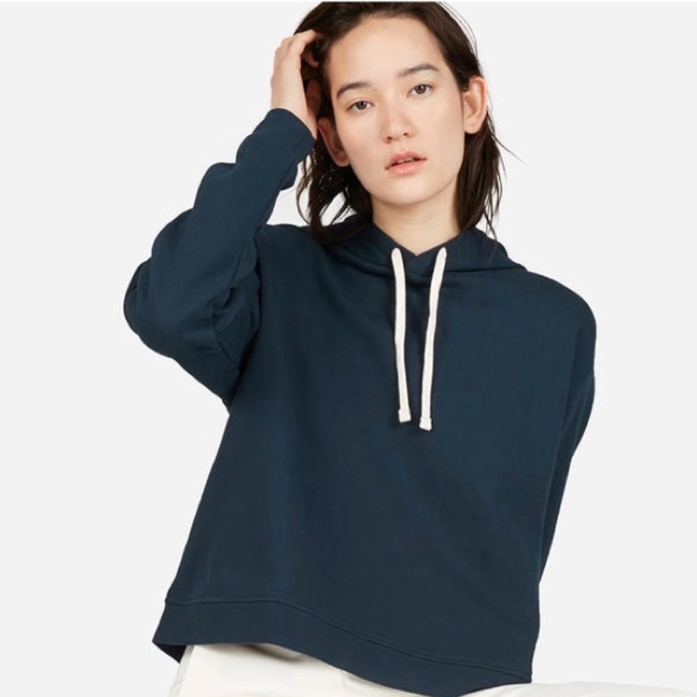 everlane black cropped sweatshirt